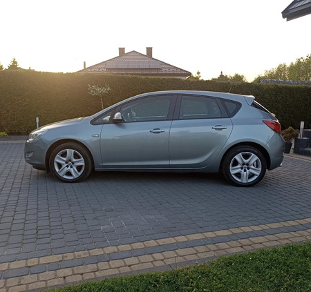 Opel Astra cena 22999 przebieg: 188000, rok produkcji 2011 z Nekla małe 154